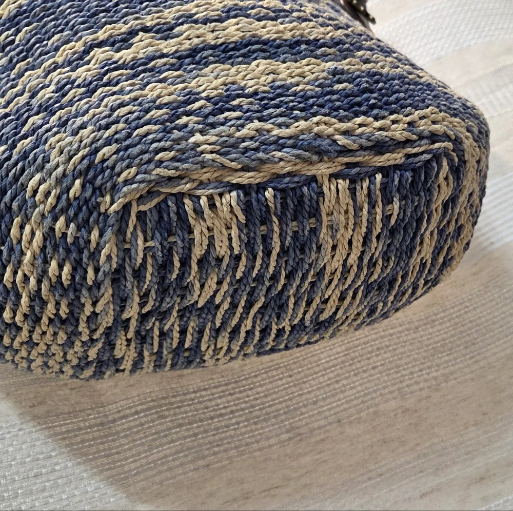 Lucky Brand Woven Straw Shoulder Bag with charm Magnetic closure Tote - Picture 3 of 9